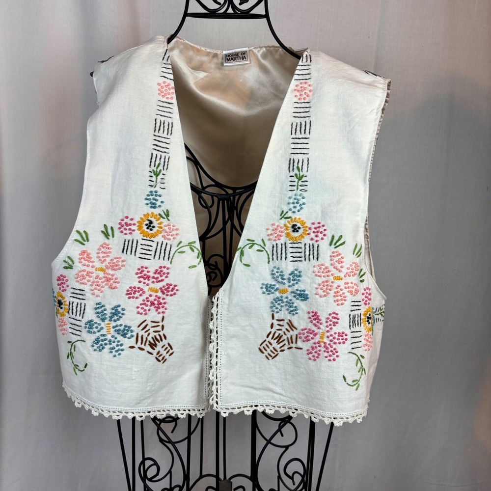 Vintage Embroidered Floral Vest White Crochet Lace Trim Cropped Handmade Sz M - Picture 3 of 16